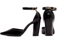 Sapato Scarpin Verniz Preto com Fivela Dourada