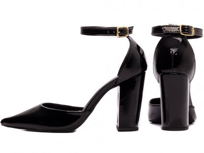 Sapato Scarpin Verniz Preto com Fivela Dourada