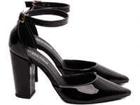 Sapato Scarpin Verniz Preto com Fivela Dourada