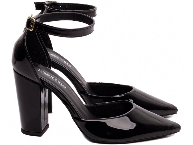 Sapato Scarpin Verniz Preto com Fivela Dourada