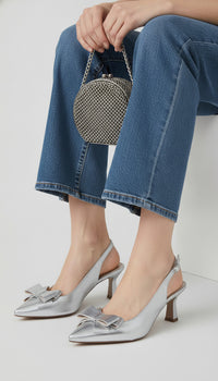 Scarpin Slingback Salto Taça com Laço em Napa Metalizado Prata